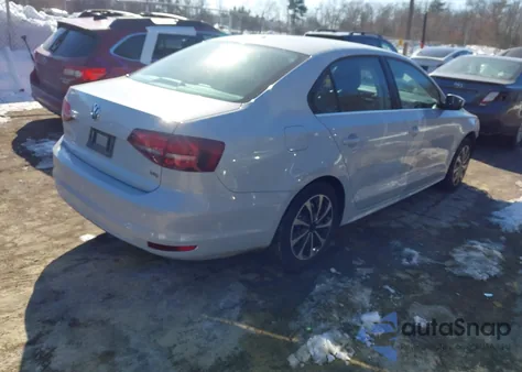 2017 Volkswagen Jetta 1.4T S z USA, uszkodzony, nr VIN 3VW2B7AJ3HM388320